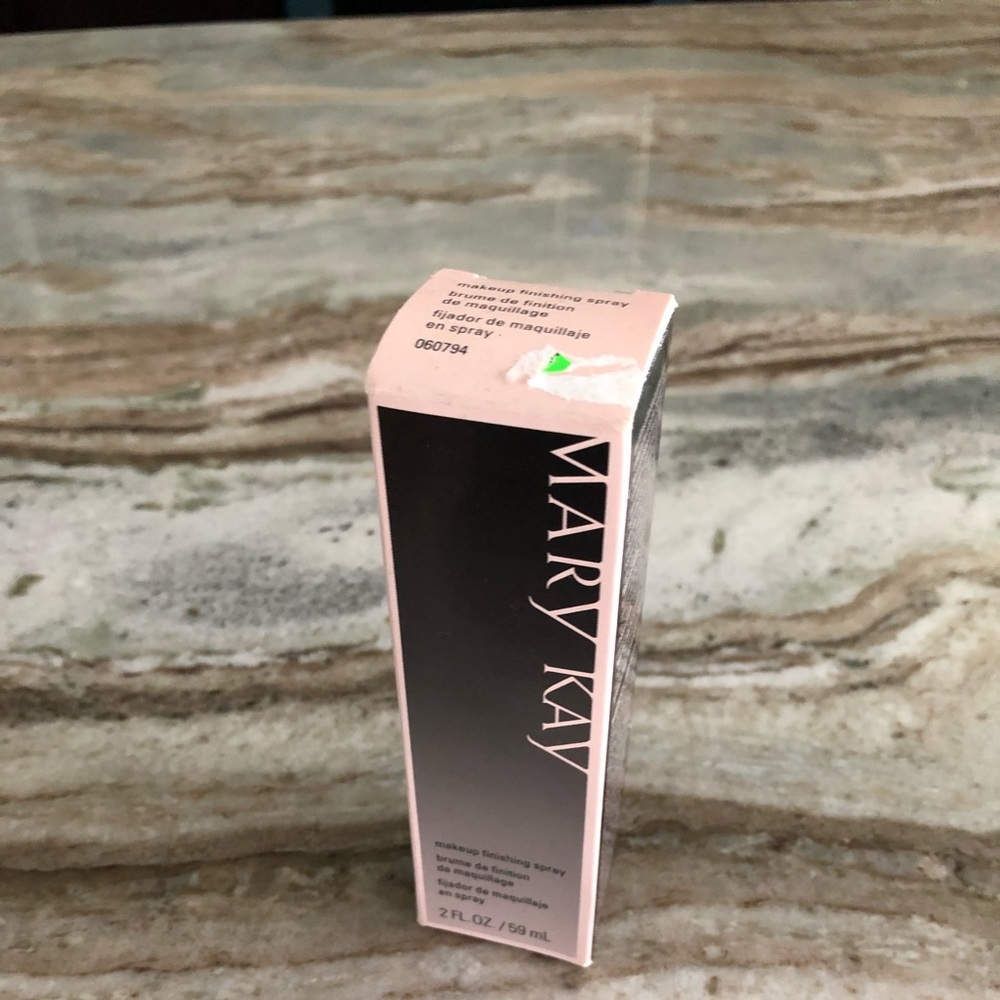 Mary Kay make up finishing spray